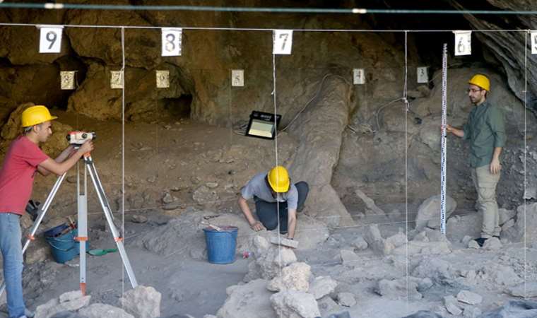 Kahramanmaraş’ta mağara kazısında 12 bin yıllık olduğu düşünülen mezar bulundu