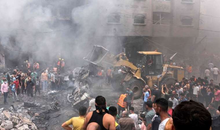 İsrail ordusu, Gazze’de iki mülteci kampını vurdu