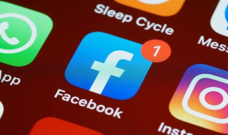 iPhone ve iPad’de Facebook’un karanlık modu nasıl etkinleştirilir?