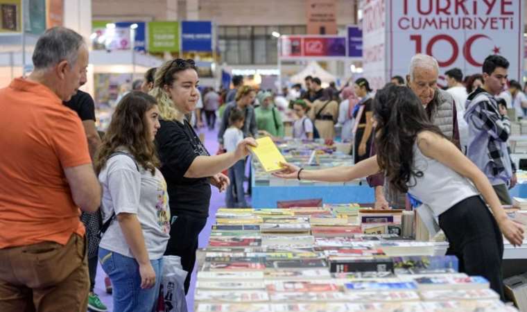 İZKİTAP 2. kez kitapseverlere kapılarını açtı