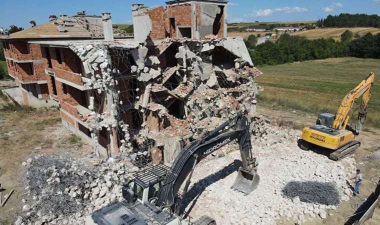 İnşaat mühendisi skandalı fark etti! Tüm inşaat tek tek yıkıldı…