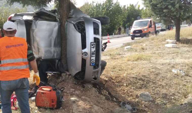 Burdur’da feci kaza… Ağaca çarpan otomobildeki baba ile oğlu hayatını kaybetti!