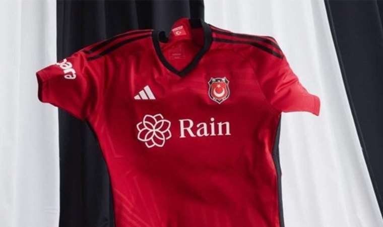 Beşiktaş’ta forma sorunu çözüldü: Sahaya 100.yıl formasıyla çıkılacak