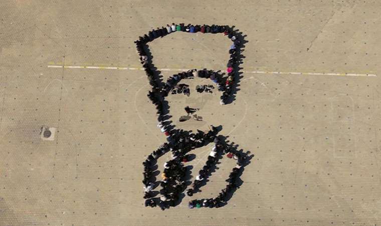 Öğrencilerden 100. yılda duygulandıran hareket: Cumhuriyet tarihini koreografi ile anlattılar