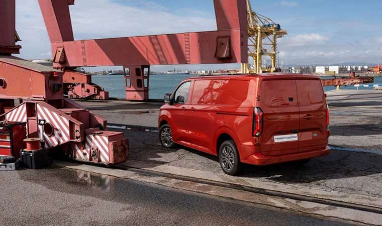 Yeniköy Fabrikası’nda üretilen yeni nesil Transit Custom satışa sunuldu