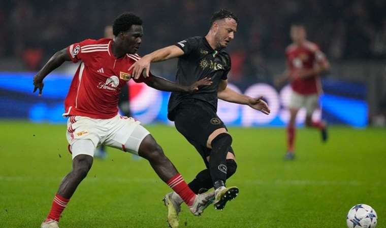 Teknik direktörün elini sıkmayan futbolcuya ceza: Takımdan uzaklaştırıldı!