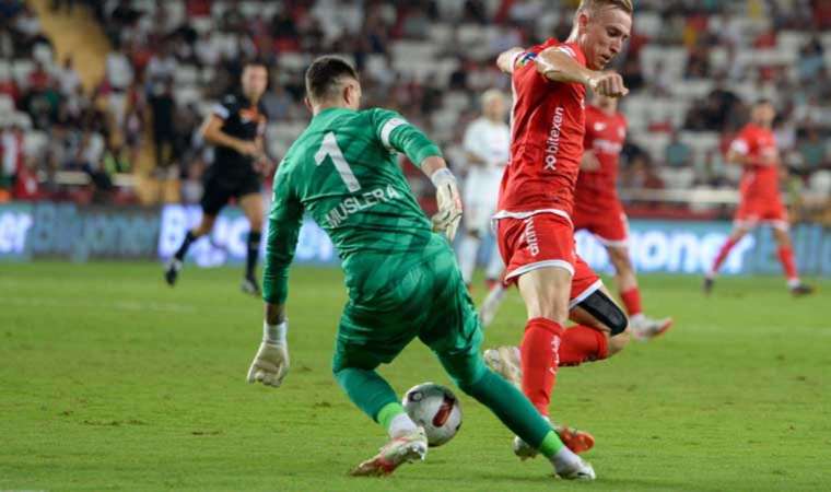 Galatasaray’dan Zorbay Küçük’e Muslera tepkisi