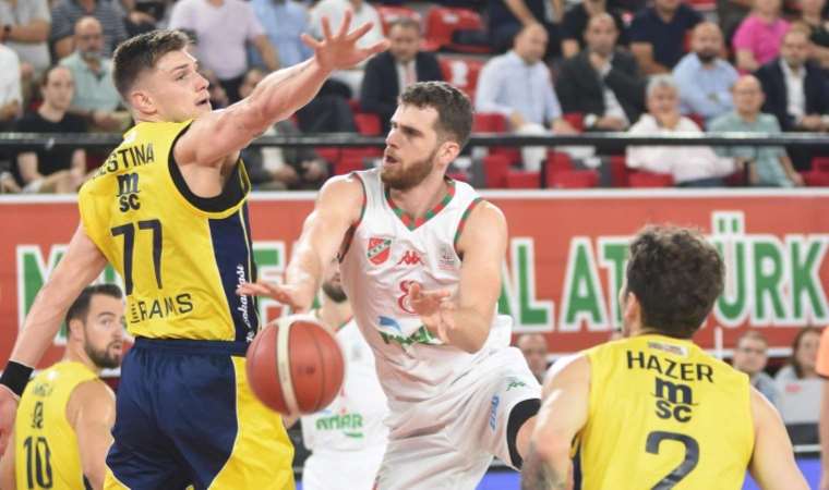 İzmir’de dev maç… Pınar Karşıyaka, Fenerbahçe Beko’yu devirdi!