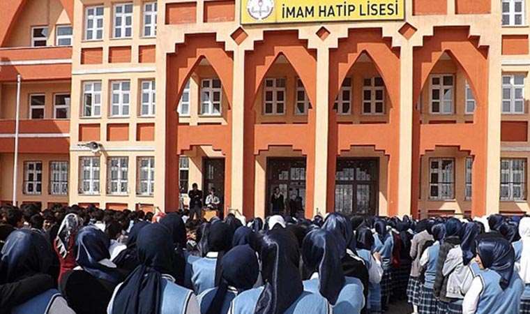 İmam hatiplerde okuyan öğrenci sayısında büyük düşüş yaşanıyor: Okuldan kaçan kaçana!