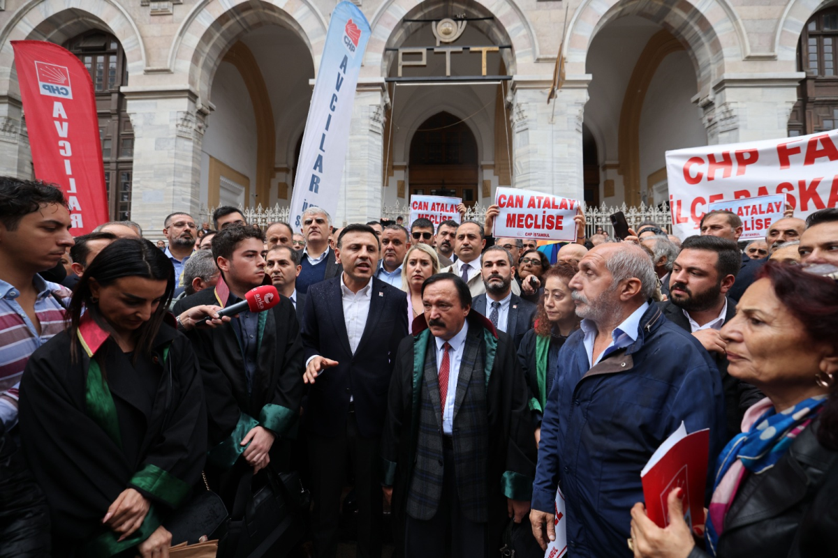 'Hukuk darbesinin' etkileri sürüyor... CHP'den Yargıtay üyelerine Anayasa kitapçığı