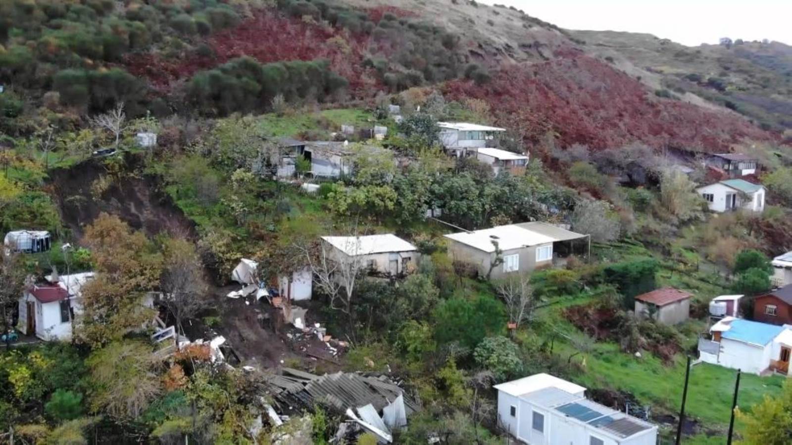 Bursa’da sel ve heyelan evi yuttu... Denizin rengi değişti