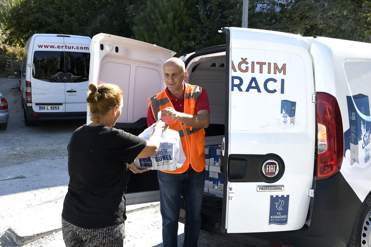 Kuşadası’nda çocuklar kantinlerden ücretsiz yararlanacak