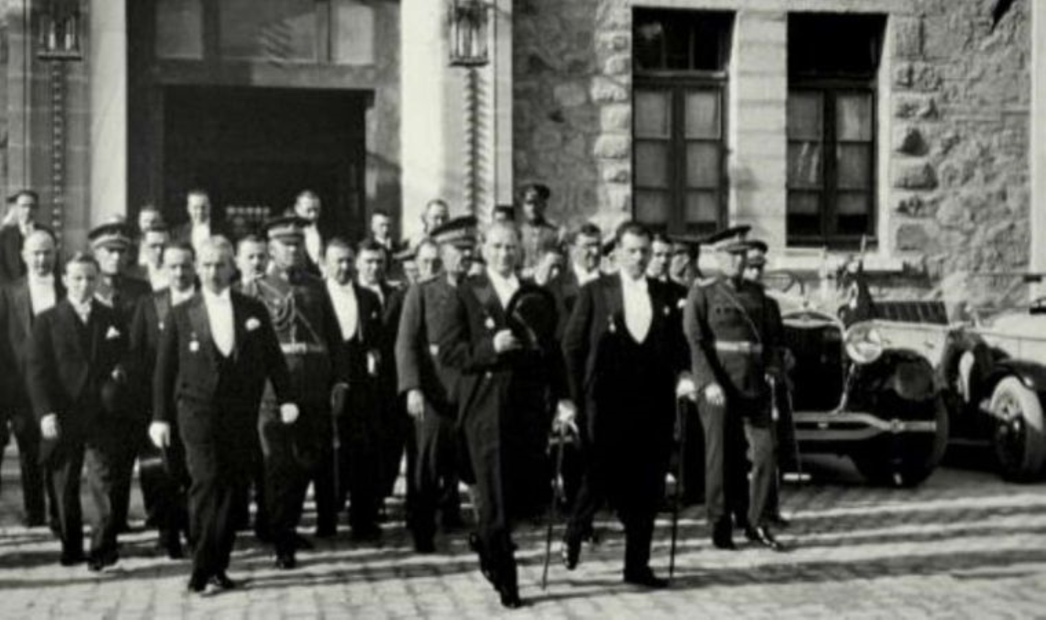 Atatürk'ün izinde şiirler: Mustafa Kemal Atatürk hakkında yazılmış anlamlı şiirler...