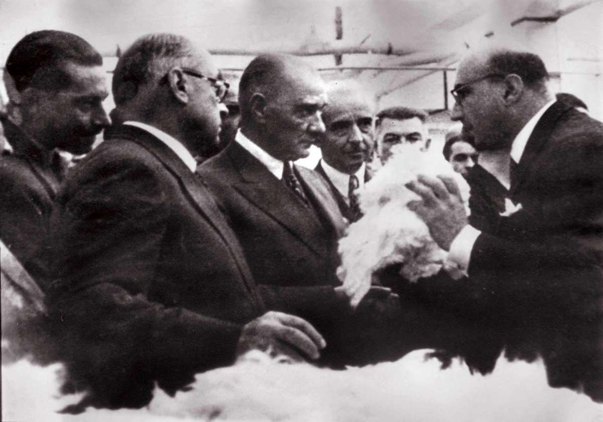 Atatürk'ün izinde şiirler: Mustafa Kemal Atatürk hakkında yazılmış anlamlı şiirler...