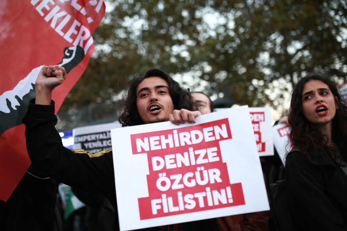 6. Filo'nun denize döküldüğü yerde protesto: Gençler Filistin için yürüdü