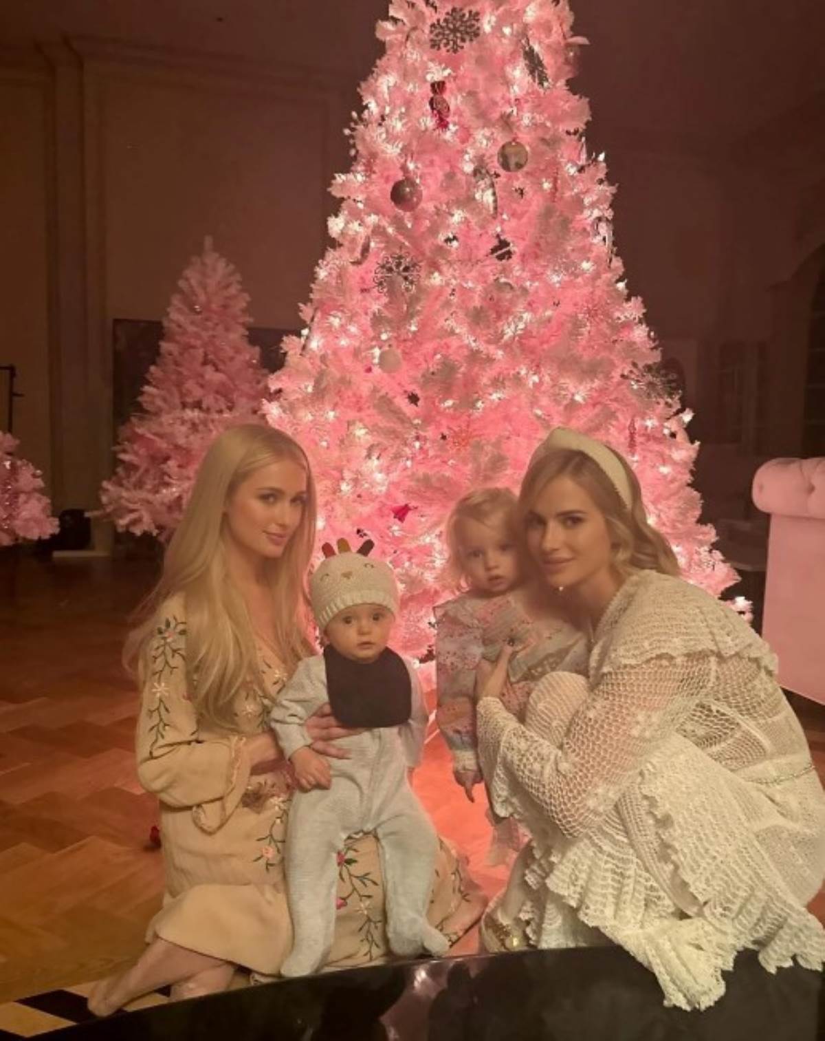 Paris Hilton'un taşıyıcı anneden kızı oldu, bebeğinin ismi gündemde