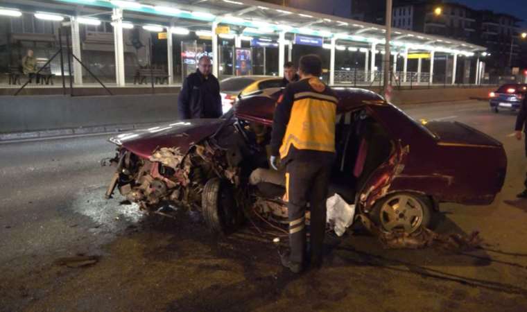 Faciadan dönüldü: Otomobil Bursaray’ın bariyerine çarptı!