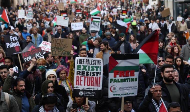 300 bin kişi Gazze Şeridi’nde ‘ateşkes’ için yürüdü