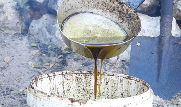 Eklem ağrılarına iyi geliyor… Binbir zahmetle üretiliyor, litresi 200 liradan satılıyor!