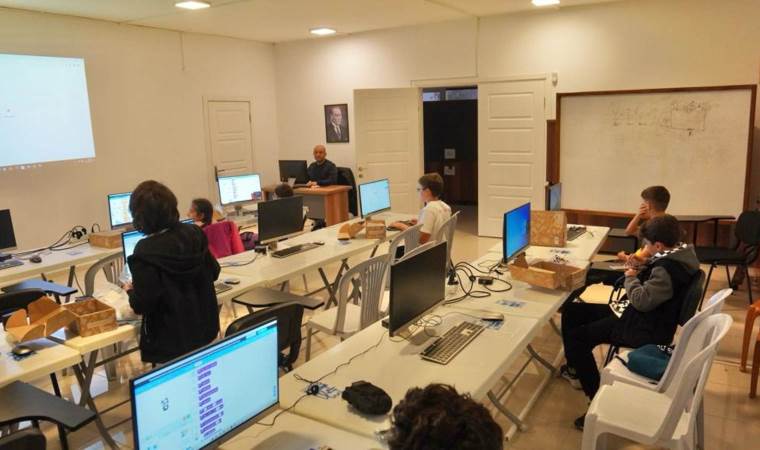 Çeşme’de çocuklara Robotik Kodlama eğitimi