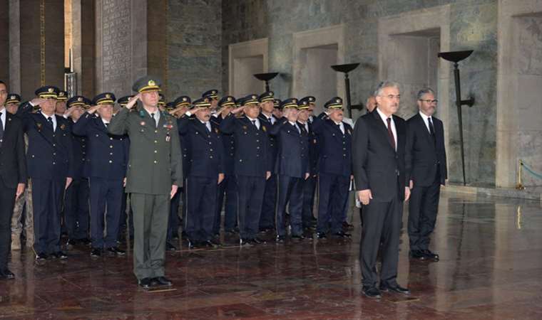 Emniyet teşkilatı Anıtkabir’i ziyaret etti