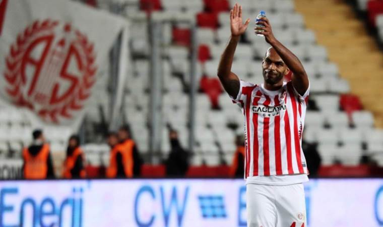 Oğlunu kaybetmişti… Naldo 80 gün sonra sahalara döndü!