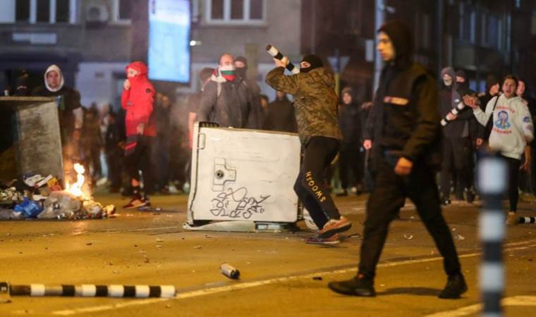 Bulgar taraftarlar sokakları savaş alanına çevirdi!