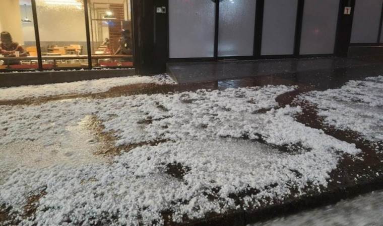 Güney Afrika’da dolu yağdı: Sokaklar beyaza büründü