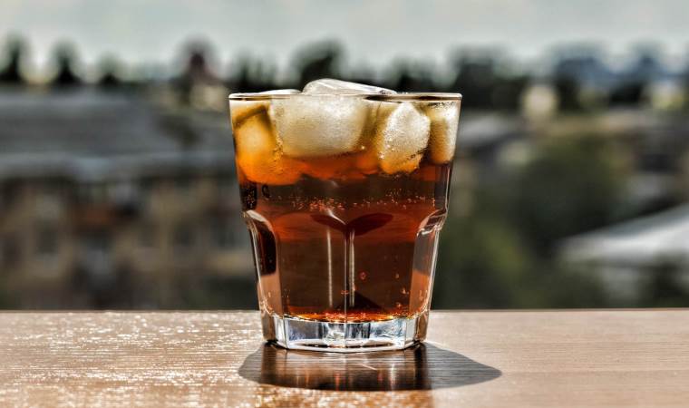 Alkol ile Cola’yı karıştırmanın tehlikeli yan etkileri bulundu