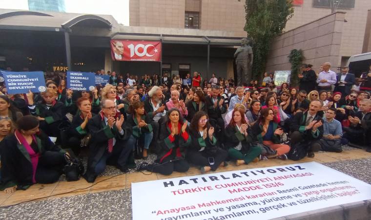 İzmir Adliyesi önünde oturma eylemi: Yargı darbesi!