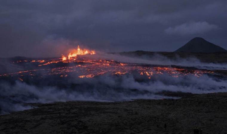 İzlanda’da yanardağ patlaması endişesiyle OHAL ilan edildi
