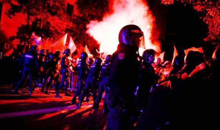 İspanya’nın Katalan liderler kararı sokakları karıştırdı