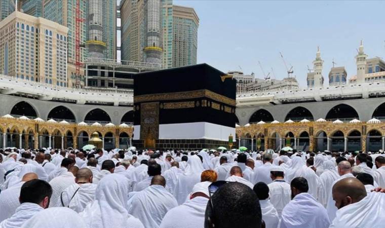 Diyanet: Turist vizesiyle hac ibadeti yapılamaz
