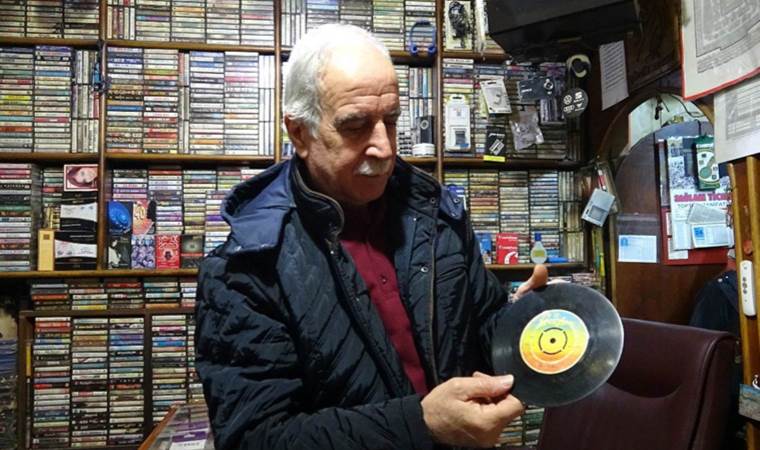 Mardin’de 6 metrekare dükkanda 12 bin kaset arşivi geçmişin izini taşıyor