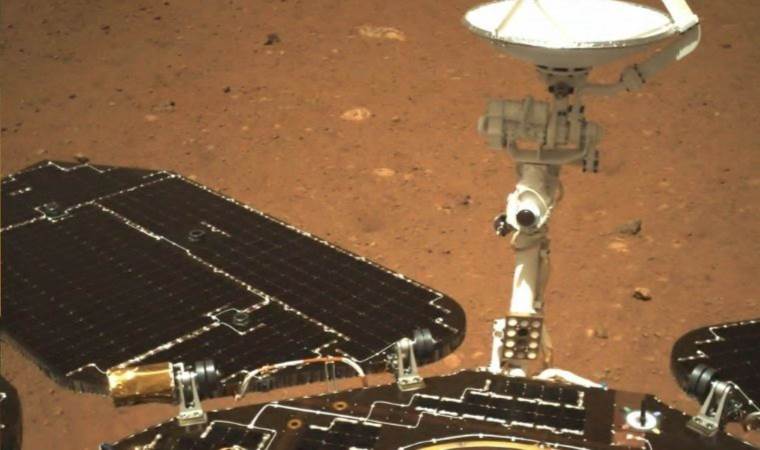 Mars yüzeyinin altında gizemli çokgenler bulundu