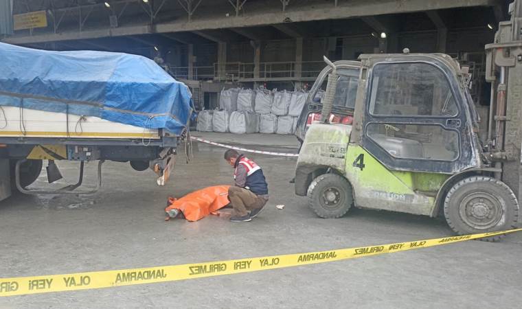 Forklift ile dorse arasında sıkışan şoför öldü