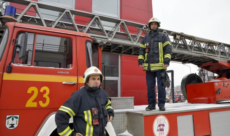 Kosova’da itfaiye çalışanları ayaklandı: Adalet istiyoruz