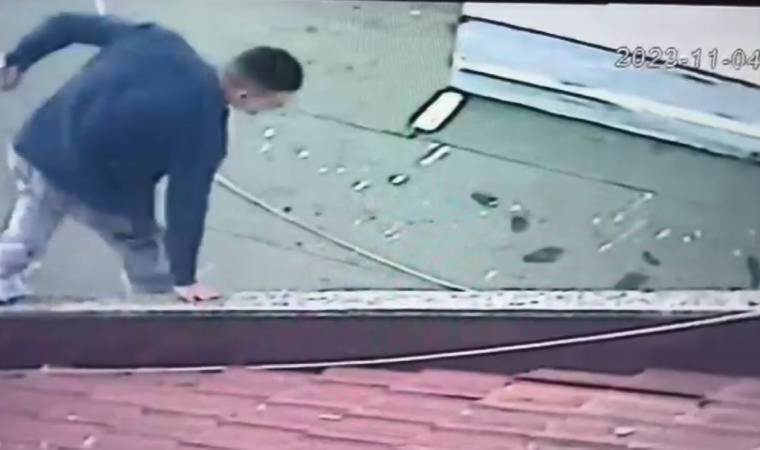 12 evde hırsızlık yapmıştı… Polisler hırsızı dövmesinden tespit etti!