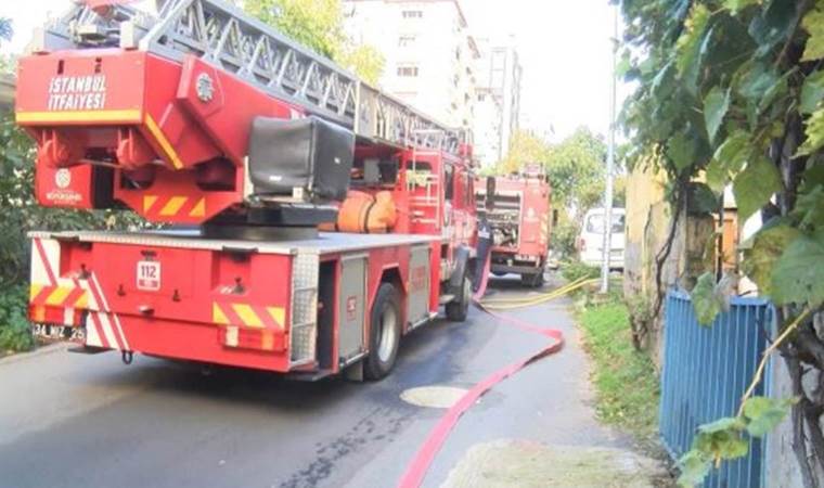 Kadıköy’de 5 katlı binada yangın!