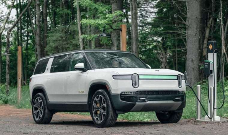 ABD merkezli Rivian Gürcistan’a elektrikli araç fabrikası açıyor: 7 bin 500 çalışan…