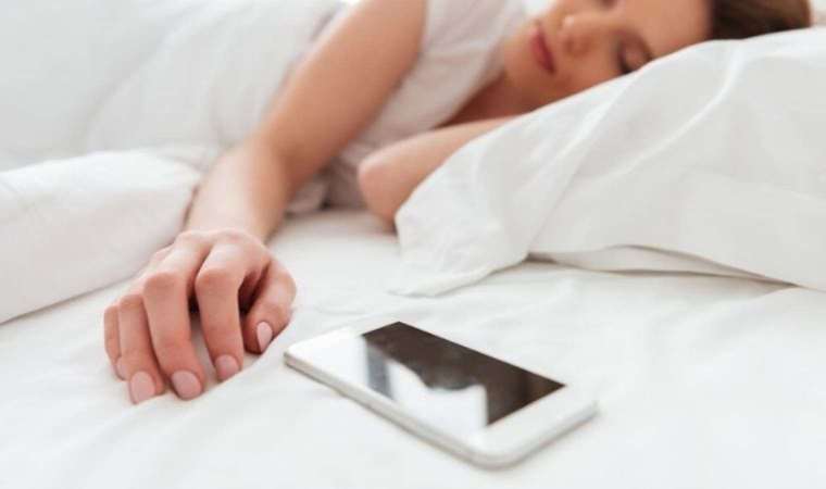 Sabahları ertelenen alarmın şaşırtıcı faydaları: Daha fazla enerji, daha az stres…