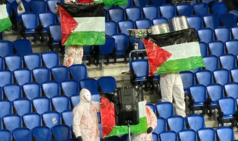 Tüm yasaklara rağmen… Real Sociedad taraftarından Filistin’e anlamlı destek!