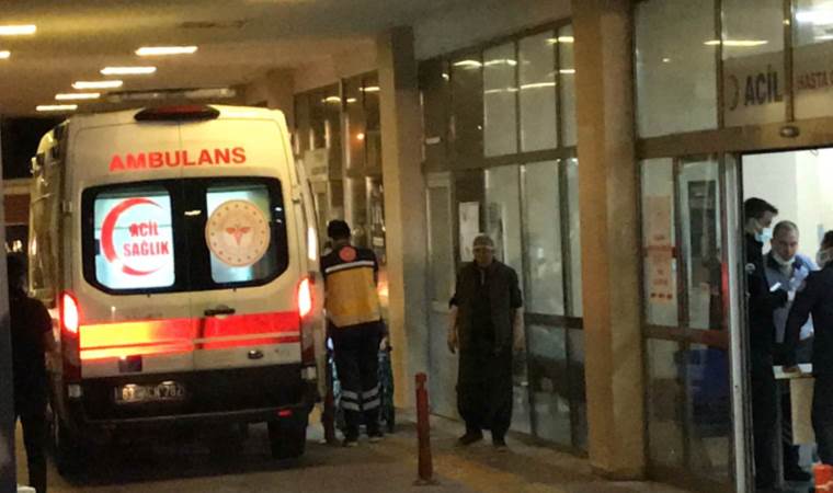 Ticari araç ile otomobil çarpıştı: 1 ölü, 3 yaralı