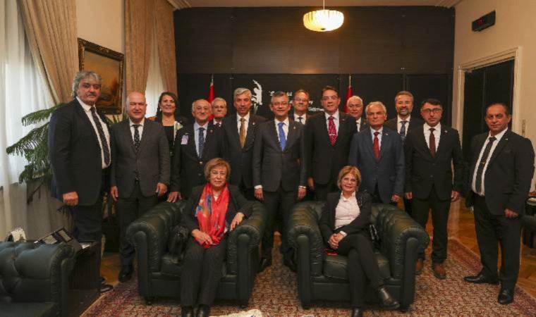 Özgür Özel, Emekli Astsubaylar Derneği Genel Başkanı ile görüştü!