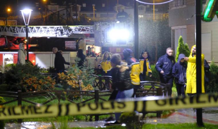 11 katlı apartmanda yangın çıktı… Eski bakanın annesi dumandan etkilendi