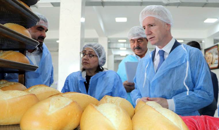 Erdoğan’ın ardından İstanbul Valisi de isyan etti: 9-10 TL’ye ekmek satışı yapılıyor!