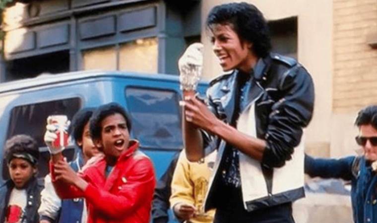Michael Jackson’un ikonik deri ceketi rekor fiyata satıldı
