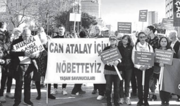 CHP’nin Çağlayan’da yaptığı oturma eylemine ilçe başkanları destek verdi: Kararı yok sayıyoruz