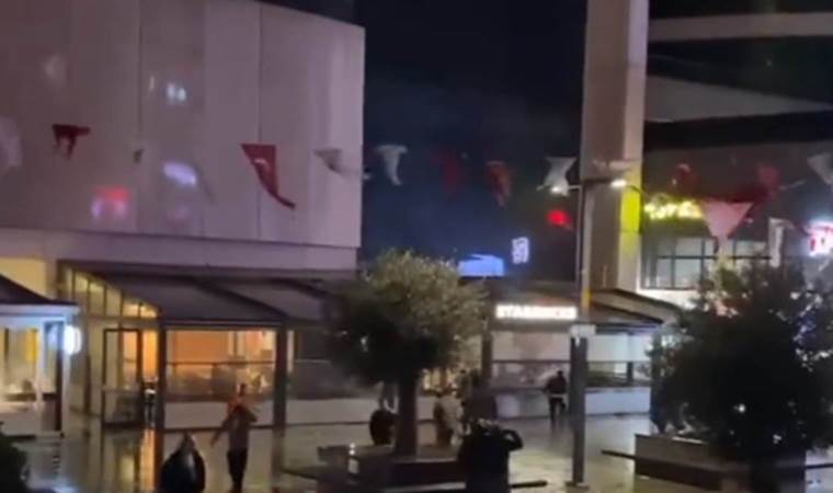 Tekbir getirip Starbucks’ı taşladılar!