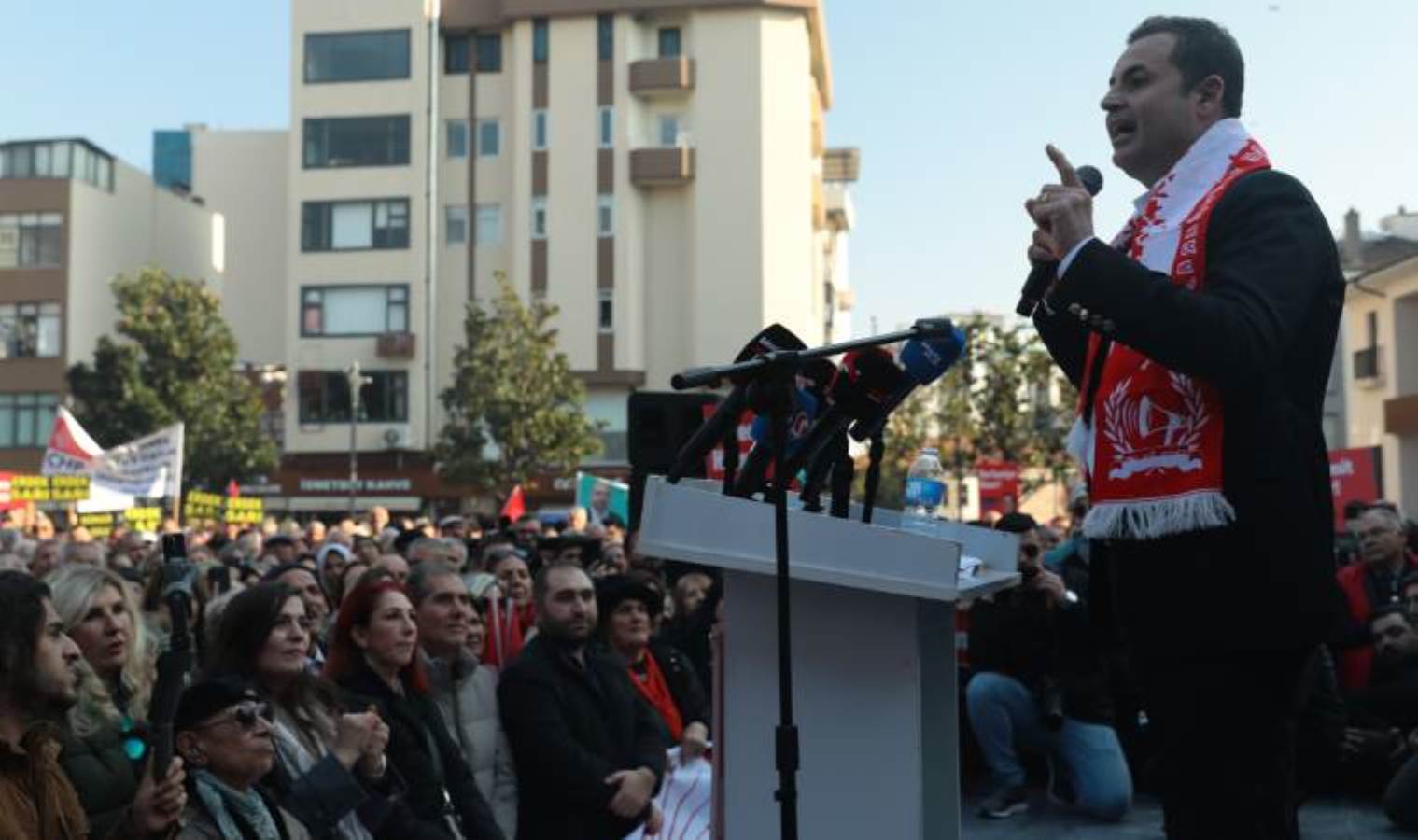 CHP'li Ahmet Akın, Balıkesir'de coşkuyla karşılandı: 'Yeni yönetim, yeni anlayış...'